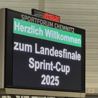 Nina ist als 26te von 50 Starterinnen gelistet. Oskar ist Platz 8 von 46 Startern gelistet. Um überhaupt dort starten zu können, musste man sich in Eilenburg schon bei den Besten aus dem Kreis durchsetzen. In Chemnitz mussten mehrere Läufe absolviert werden, um gelistet zu werden. 

Alle beide haben mit persönlicher Bestleistung unseren LAC mit einer super Leistung vertreten.  Ihr wisst beim Sprint sind es Zehntel und Hundertstel die über eine Platzierung entscheiden. Ganz starke Leistung Nina und Oskar, ihr könnt stolz auf euch sein!

Weitere Informationen findet ihr unter www.lac-krostitz.de 

#stolz #wettkampf #lackrostitz #lucky #leichtathletik #sprintcup