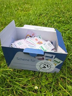 Wir sagen Danke! Ohne euch wäre das alles garnicht möglich. Ihr habt fleißig gesammelt und das sind unsere Scheine für Vereine Prämien.

#dankbar
#dankeschön #lackrostitz ##leichtathletik #stolz